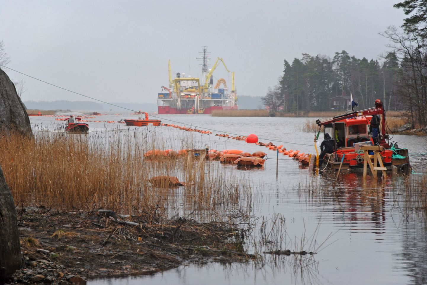 Estlink 2 merekaabli paigaldus Soome rannikul 2012. aastal.