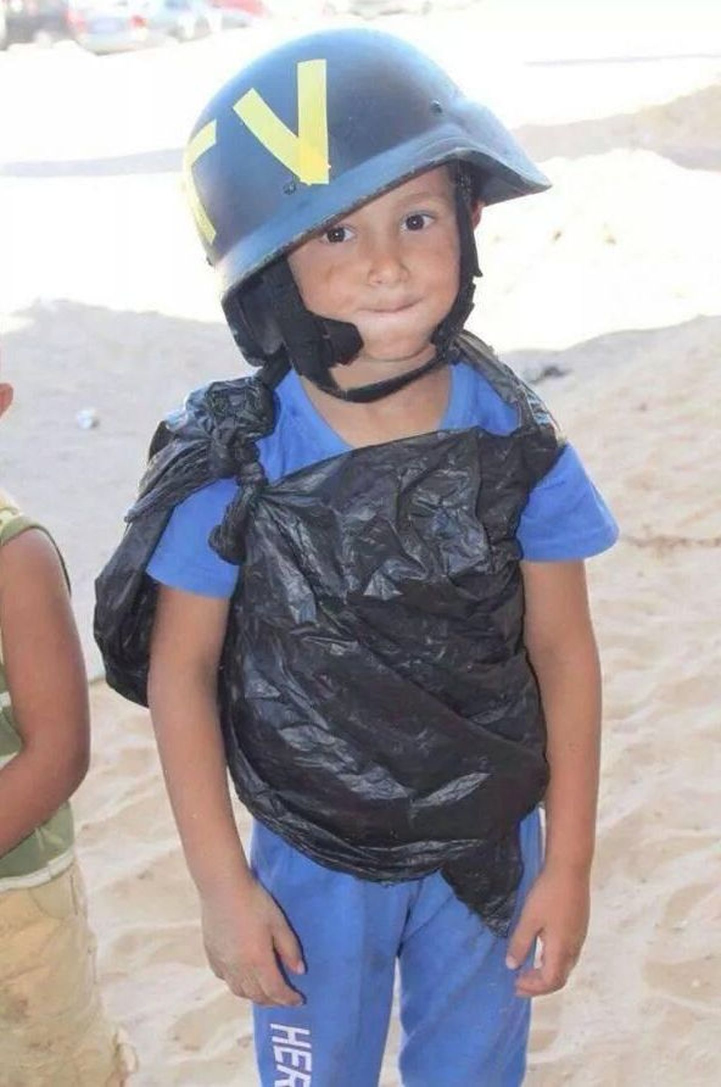 Gaza laps tegi prügikotist kuulivesti