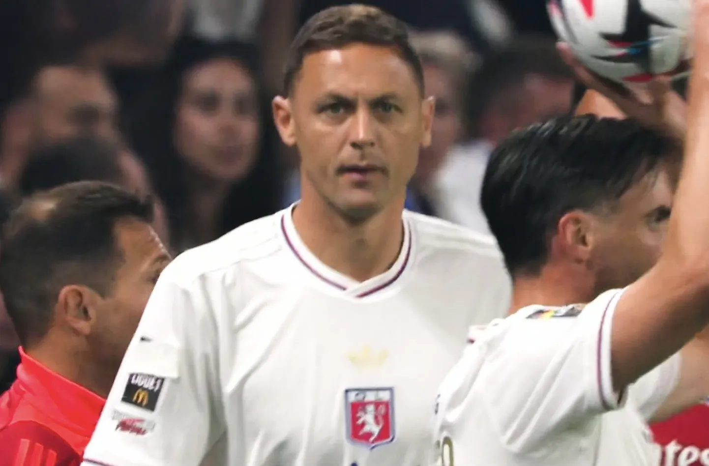 Nemanja Matić (pildil) kattis kinni oma särgil oleva homofoobiavastase märgi.