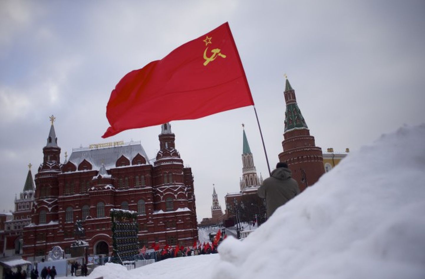 Московский Кремль и флаг СССР