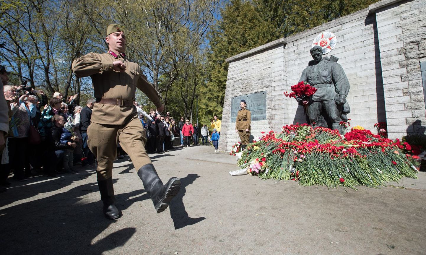 Празднование Дня победы на Военном кладбище в Таллинне, 9 мая 2019 года.