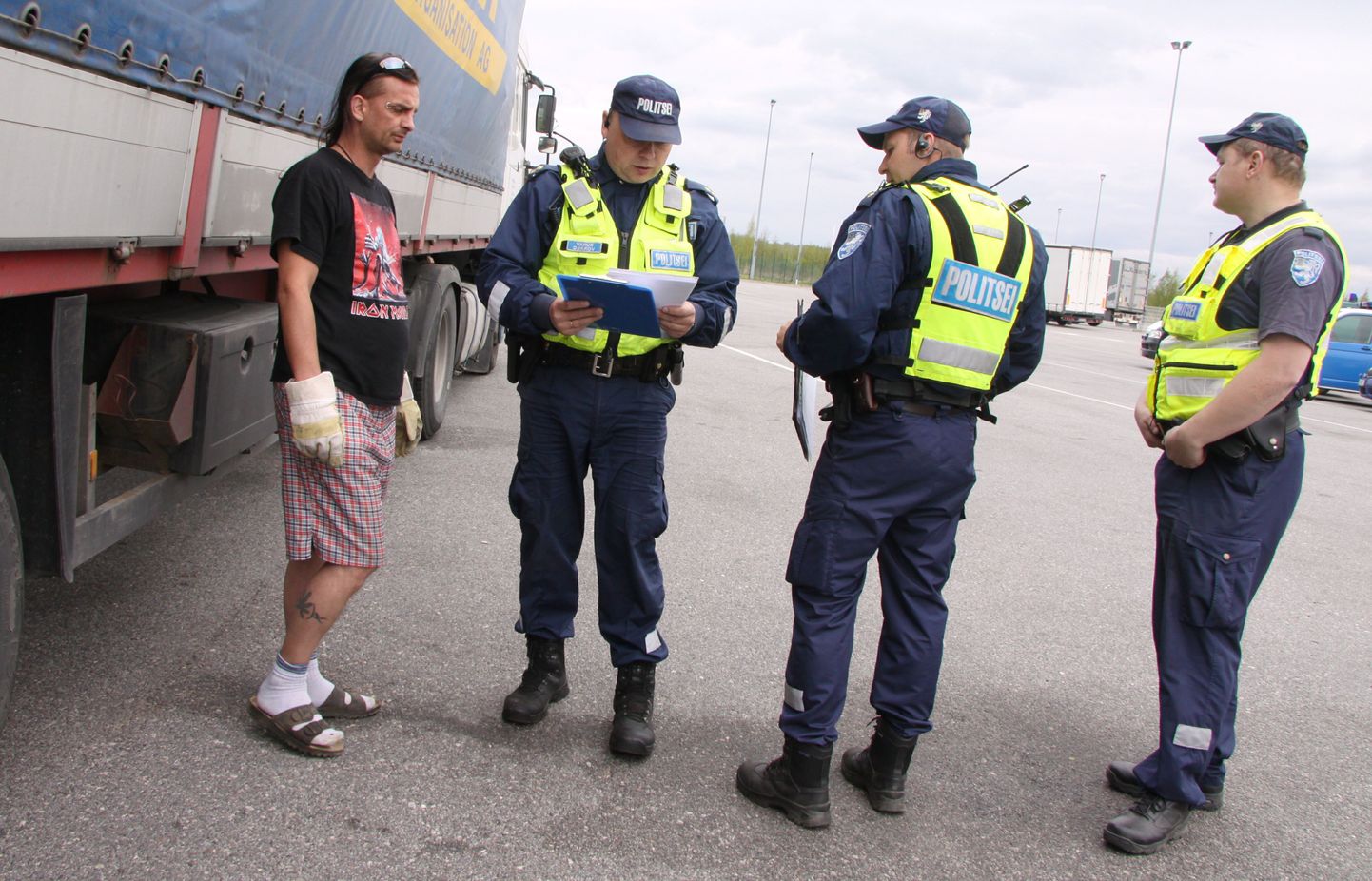 Julgestuspolitsei kontrollis Iklas raskeveokeid.