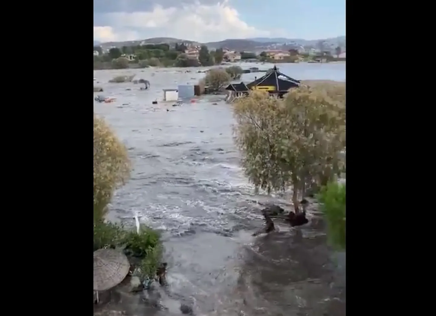 Tsunami Türgis.