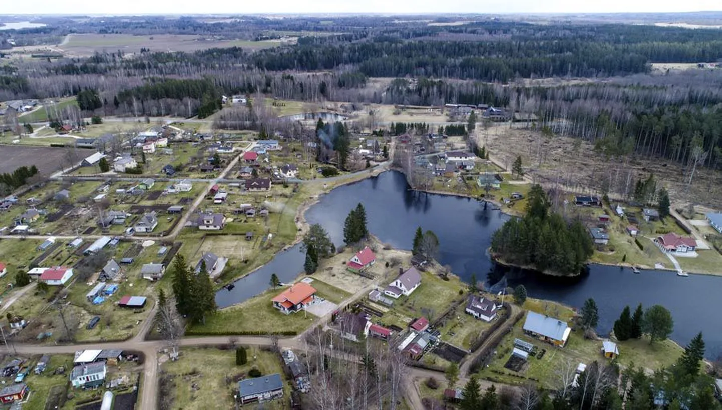Rahetsema suvilapiirkond on üks selline, mille arendamiseks vajalike vahendite leidmise nimel Viljandi vald tegutsema on asunud. Sinna rajatud uhkete elamute vahel võib näha veel üksikuid väikeseid aiamaju.