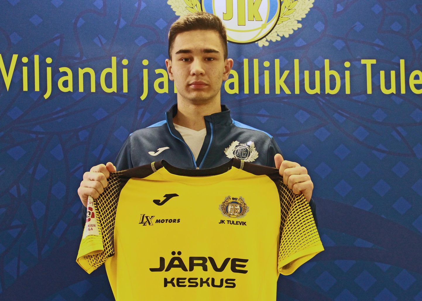 Viljandi jalgpalliklubiga Tulevik liitus 19-aastase poolkaitsja Daniel Tuhkanen.