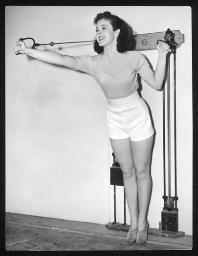 Naine trenni tegemas 1940ndate alguses. Foto: