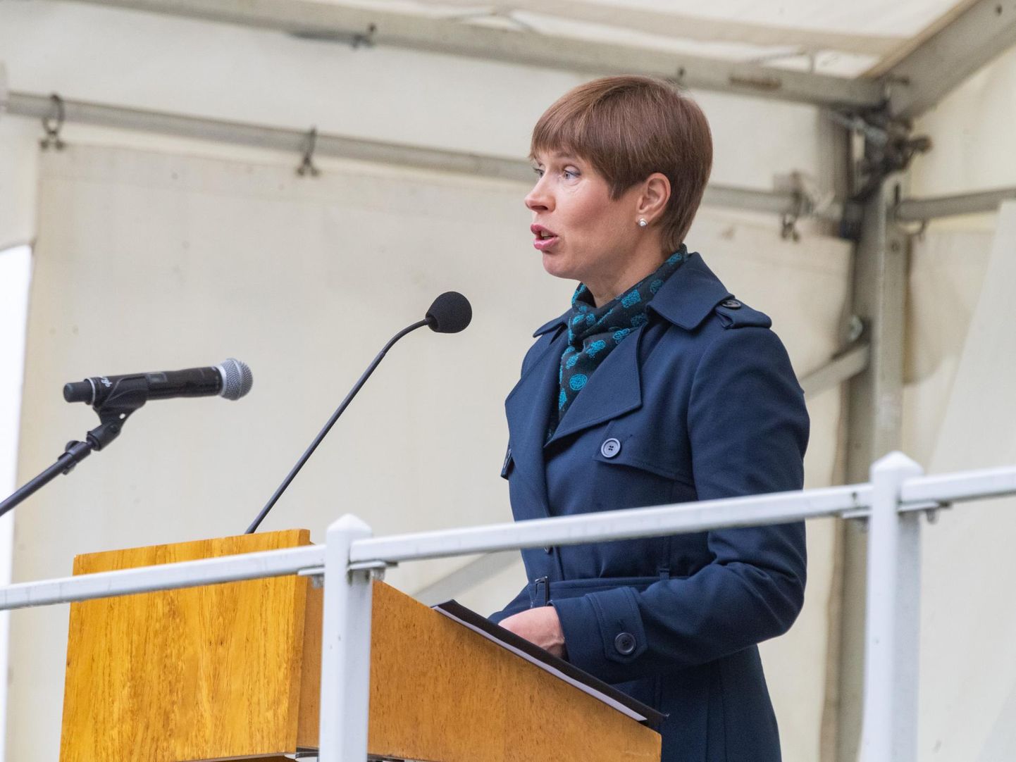 Parimad koolilõpetajad käisid täna vastuvõtul presidendi roosiaias. President Kersti Kaljulaid pidas noortele inspireeriva kõne.