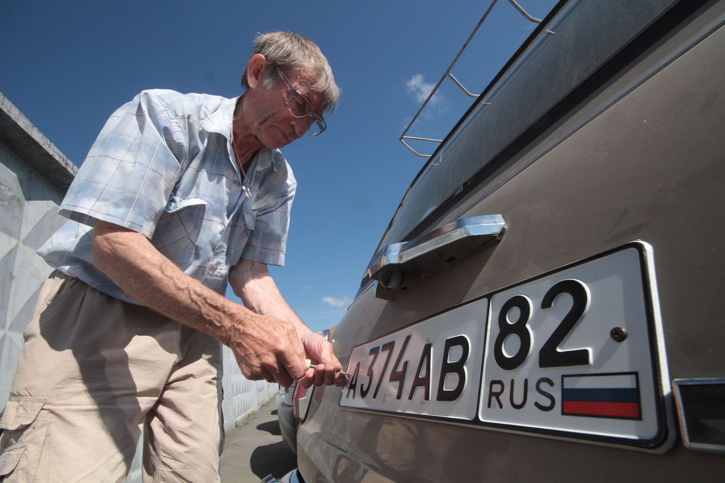 Venemaa võttis 2014. aasta juunis Krimmis kasutusele autonumbrid regioonimärgiga 82.