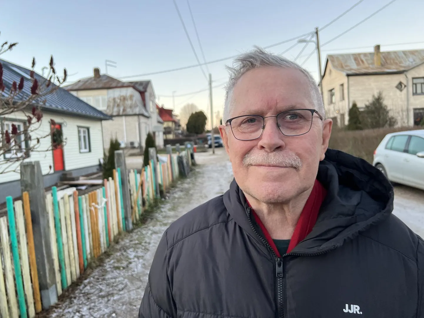 INIMESTEST AEGAMÖÖDA Heiki Raudla. Lugude võrku mässitud mees