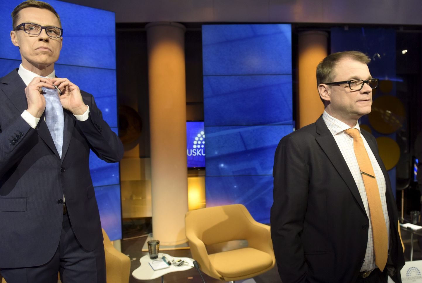 Soome Koonderakonna juht ja praegune peaminister Alexander Stubb (vasakul) ning Keskerakonna juht Juha Sipilä (paremal) YLE teledebatis.