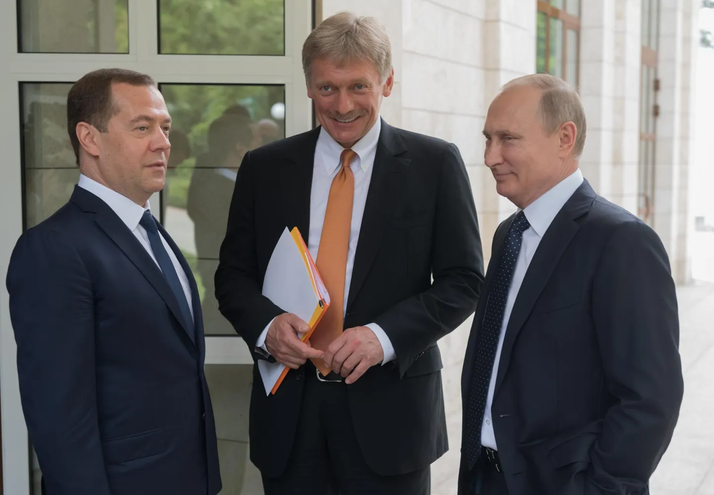 Дмитрий Медведев, Дмитрий Песков и Владимир Путин.