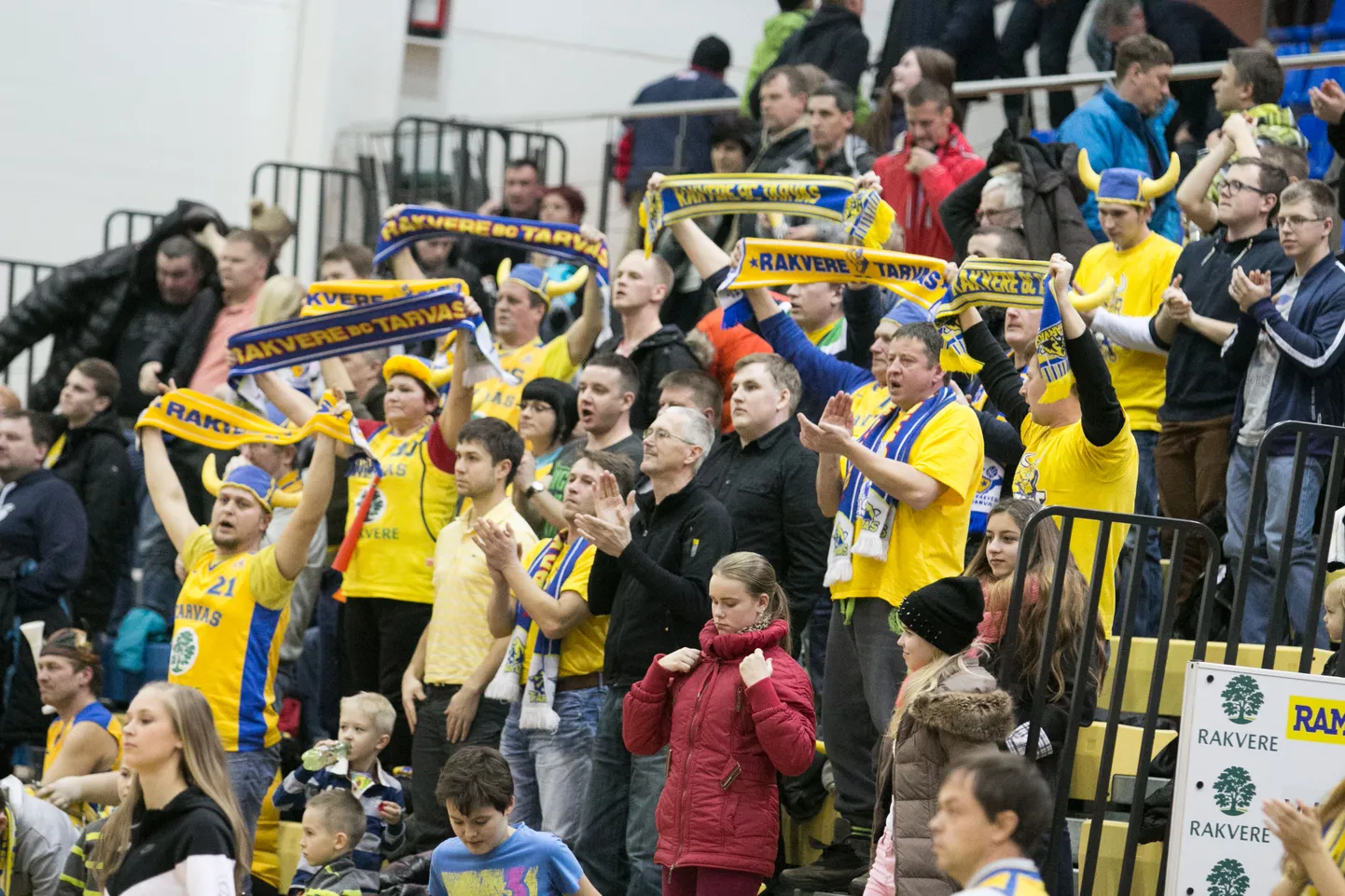 Rakvere Tarva fännid said lõpuks rõõmupäeva.

Fotol:Rakveres mängisid BC Tarvas ja Neveþi
84-77. Tarva fännid

Foto:Meelis Meilbaum / Virumaa Teataja