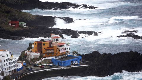 Смертельные волны на Тенерифе: три человека погибли