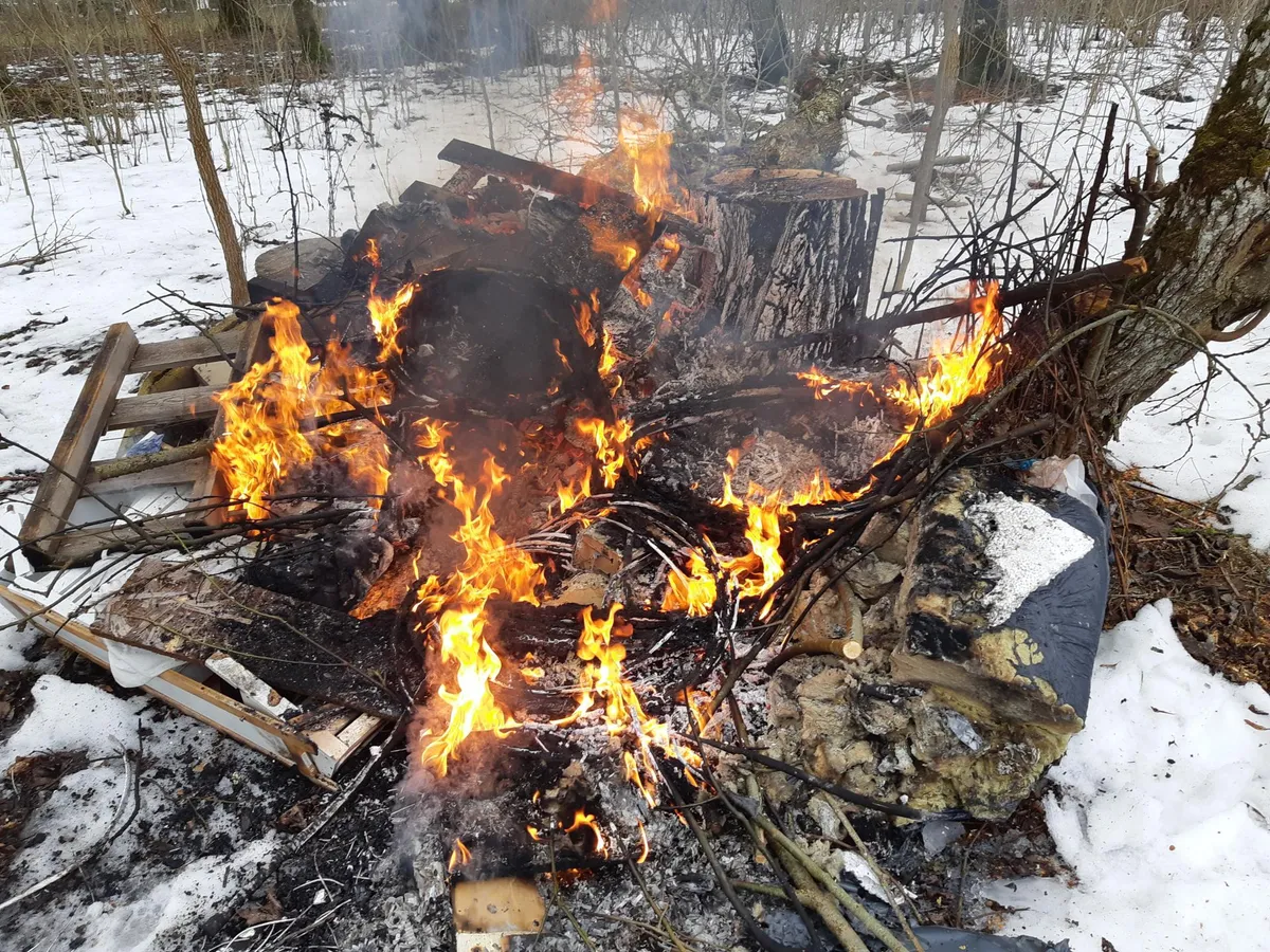 Kalastajaid kontrollima läinud inspektorid sattusid peale ka näiteks prügipõletusele.