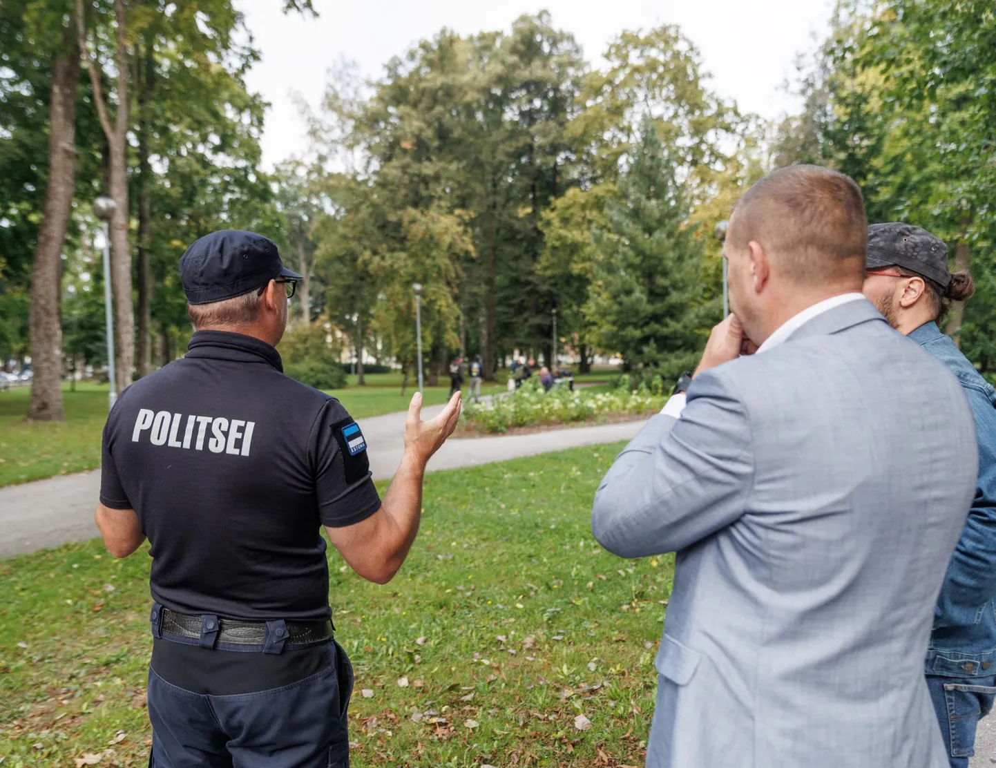 Kui ühest pargist saakski eluheidikud eemale, siis nii prefekt kui linnapea on kindlad, et nad kolivad mujale.