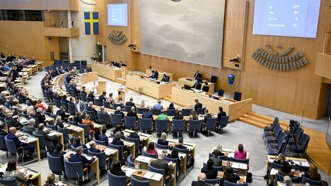 Rootsi parempopulistlikku saadikut kahtlustatakse lapspornoga seotud kuritegudes