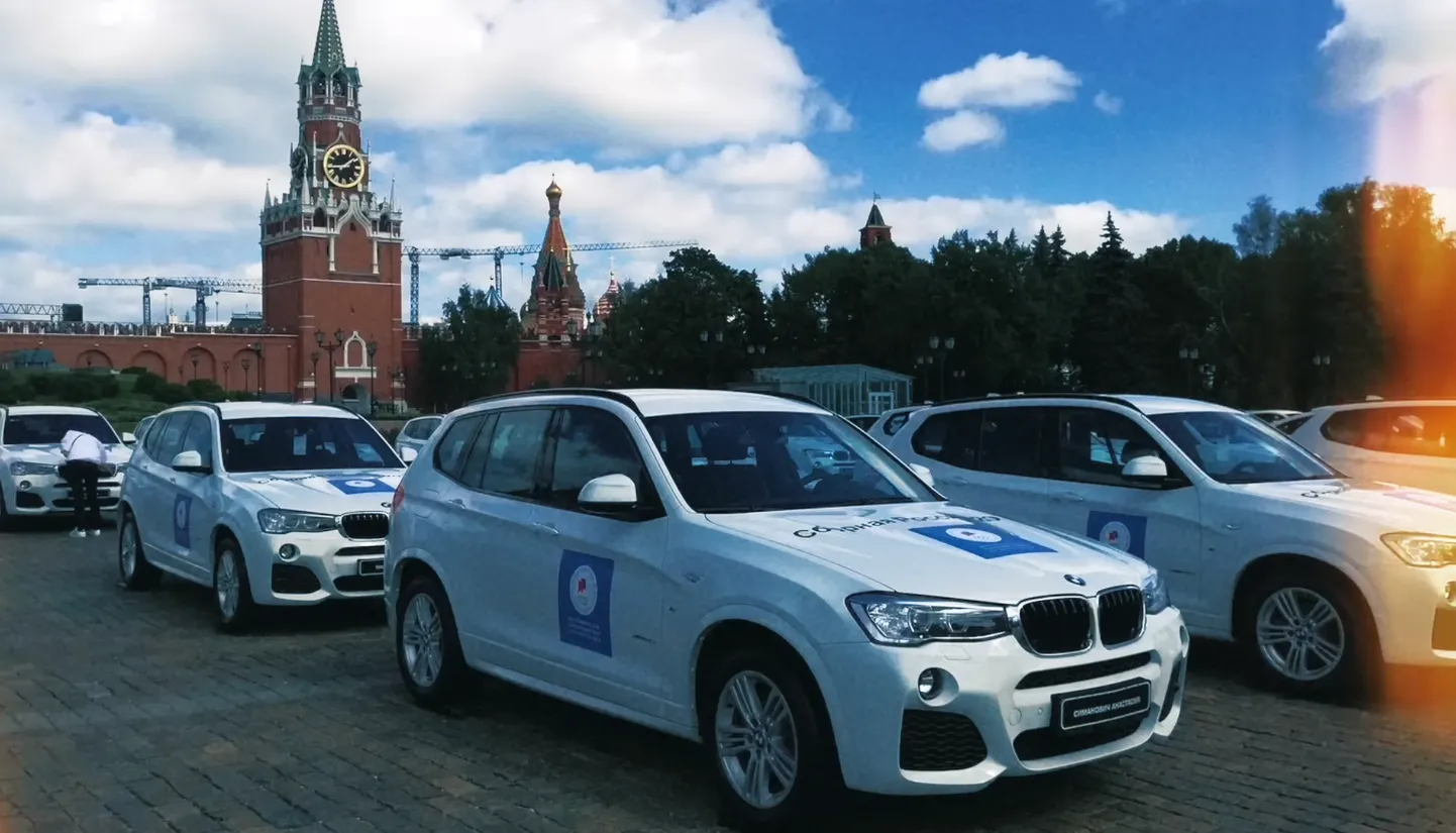 Venemaa olümpiavõitjatele antud kirjadega BMWd.