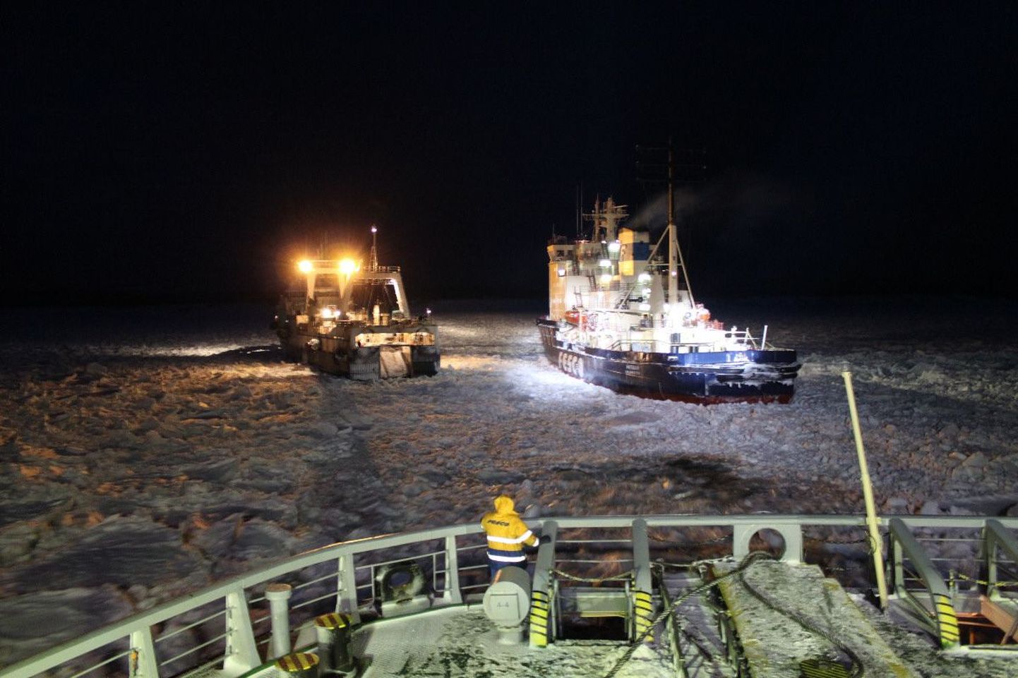 Talvel olid jääolud Ohhoota merel väga rasked ja laevad vajasid pidevalt jäämurdjate abil.