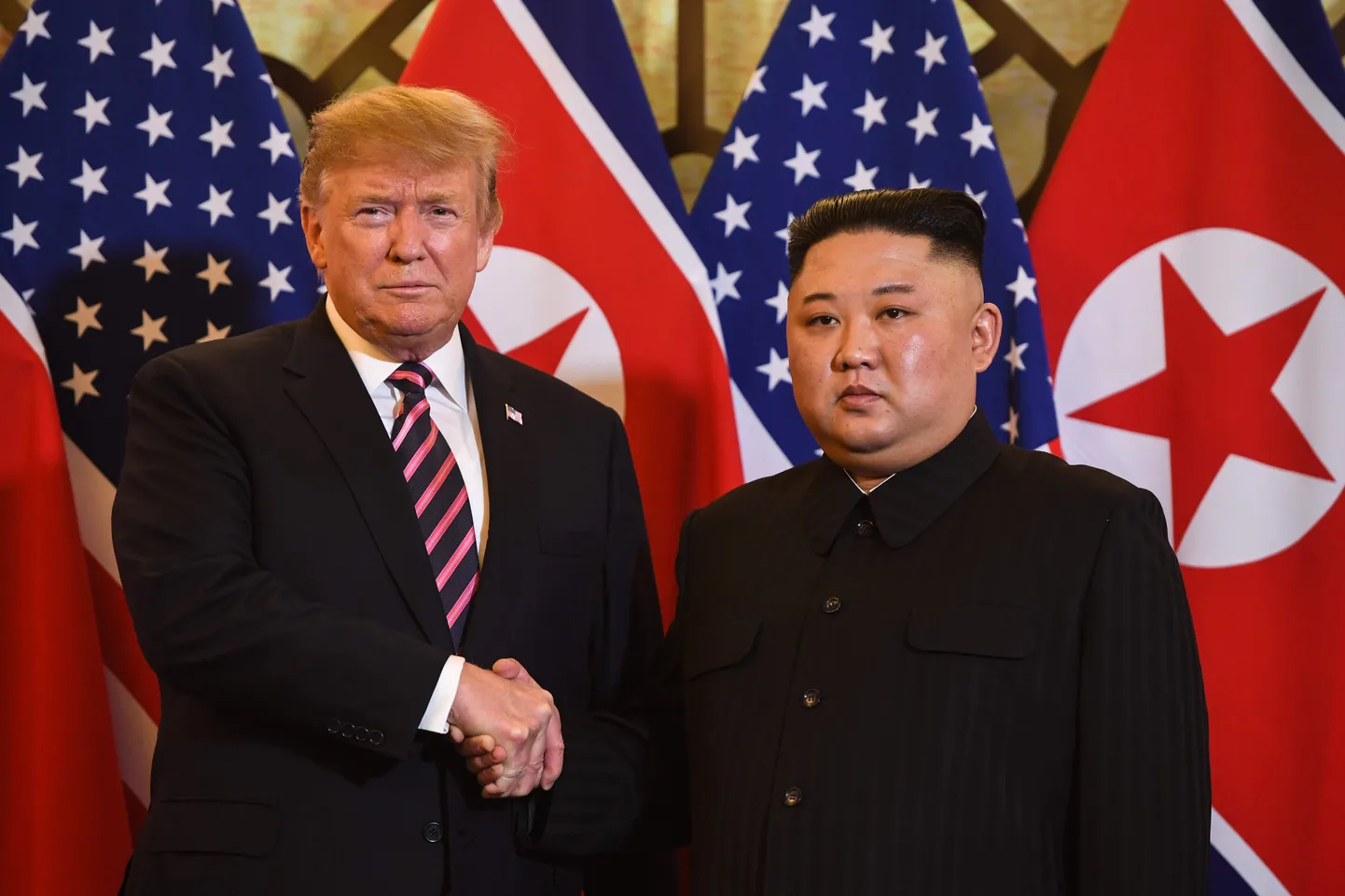 Ameerika Ühendriikide president Donald Trump ja Põhja-Korea liider Kim Jong-un kohtusid täna Vietnamis.