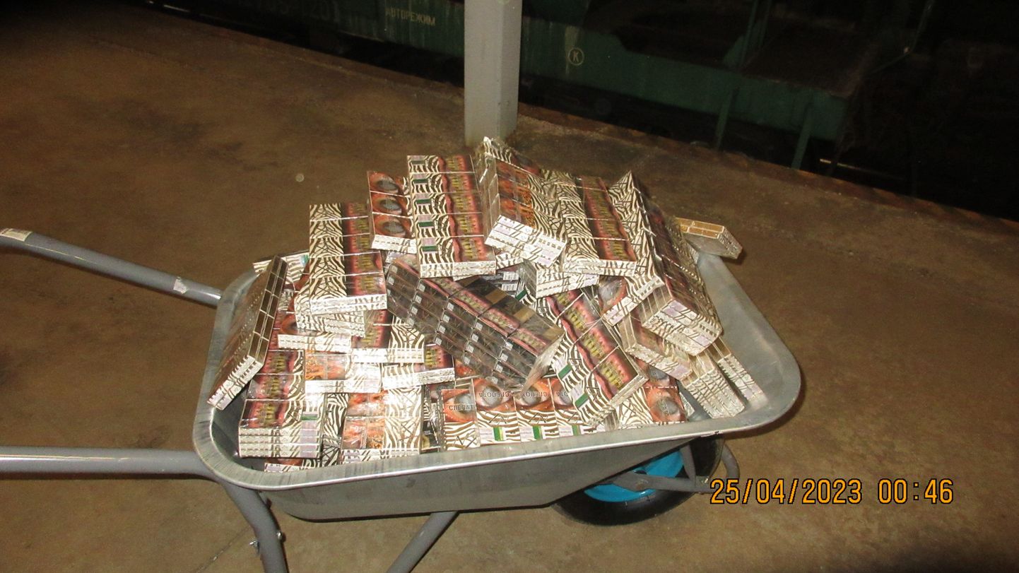 Kravas vilcienos atklāj vairāk nekā 180 000 kontrabandas cigarešu