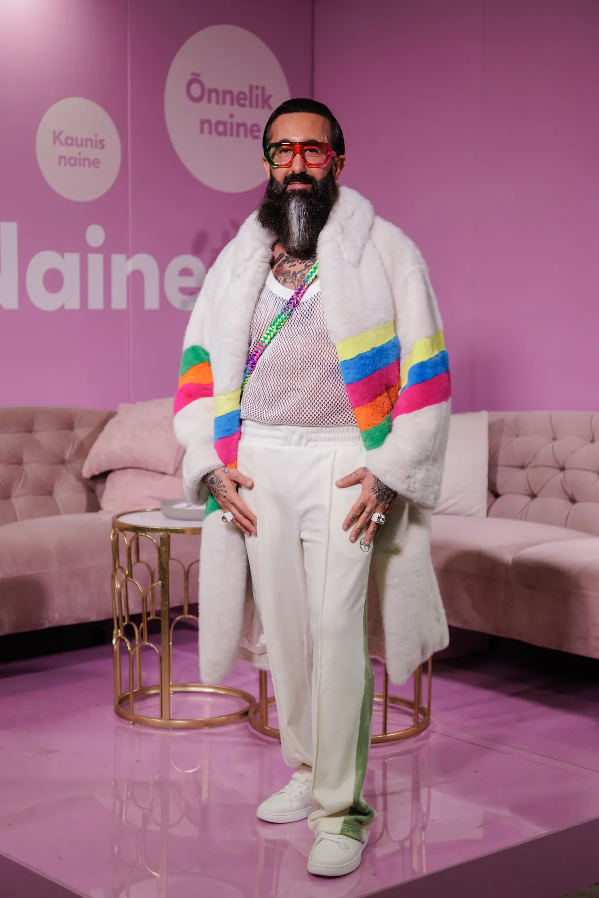 Moefännist kunstimetseen ja rahvusvaheline mees Andre Cerruti avastas Tallinn Fashion Weeki ja jäigi sündmusele truuks. «Eesti mood on põnev, teistmoodi kui kusagil mujal.» Tema tänane komplekt on inspireeritud Casablanca äsjasest moekollektsioonist, mida ta Pariisi moenädalal vaatas ja mis talle nii sügava mulje jättis, et tahtis ise enda peal järele proovida. Ja ideel on elujõudu küllaga!