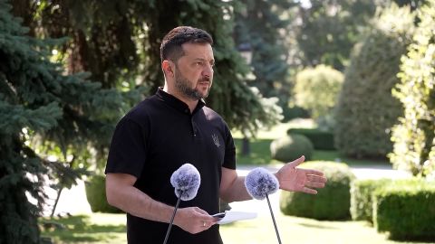 Zelenskis noraida Putina piedāvājumu ierasties Maskavā un aicina viņu uz Kijivu