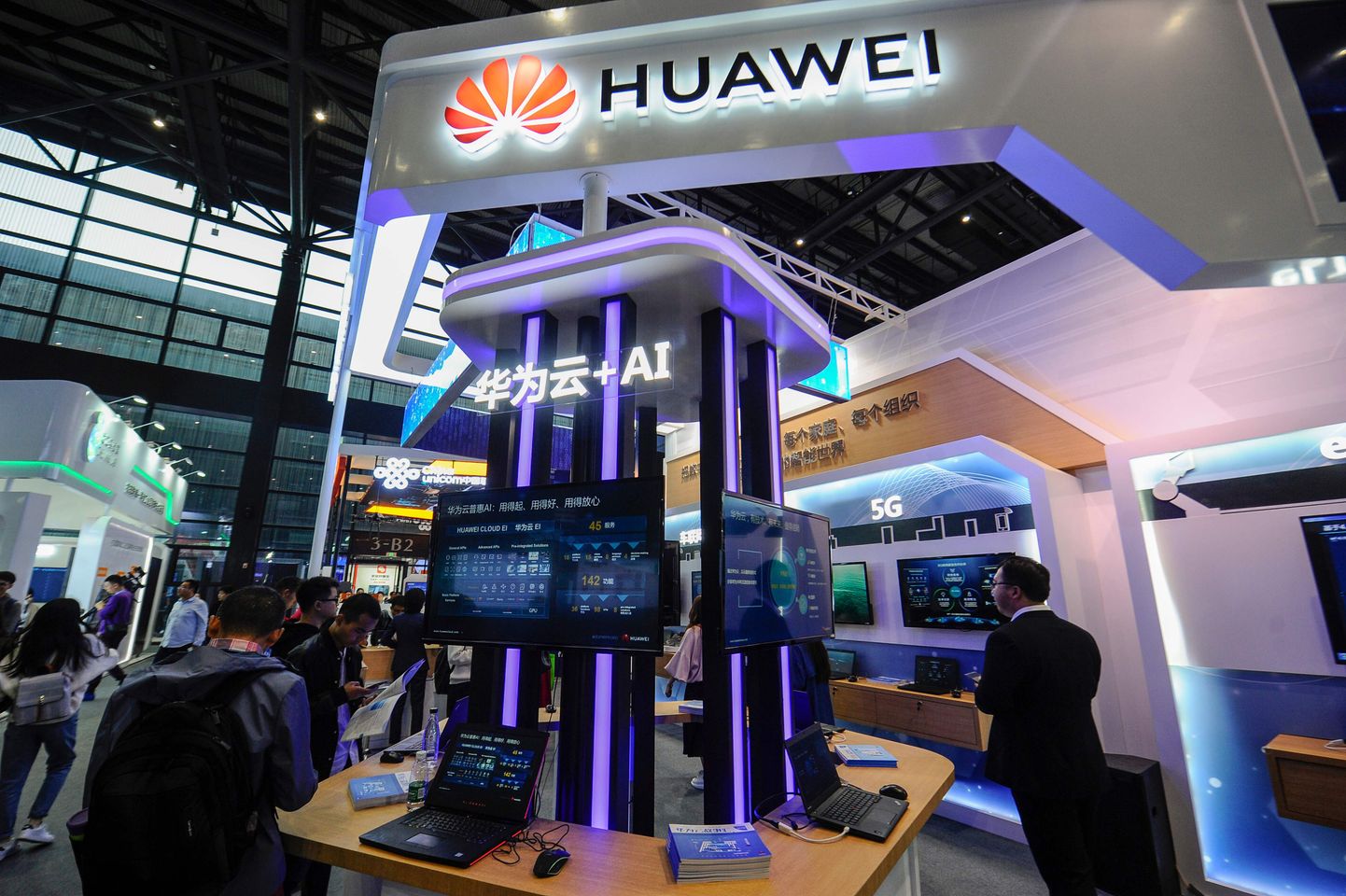 Huawei на интернет-выставке в Китае.