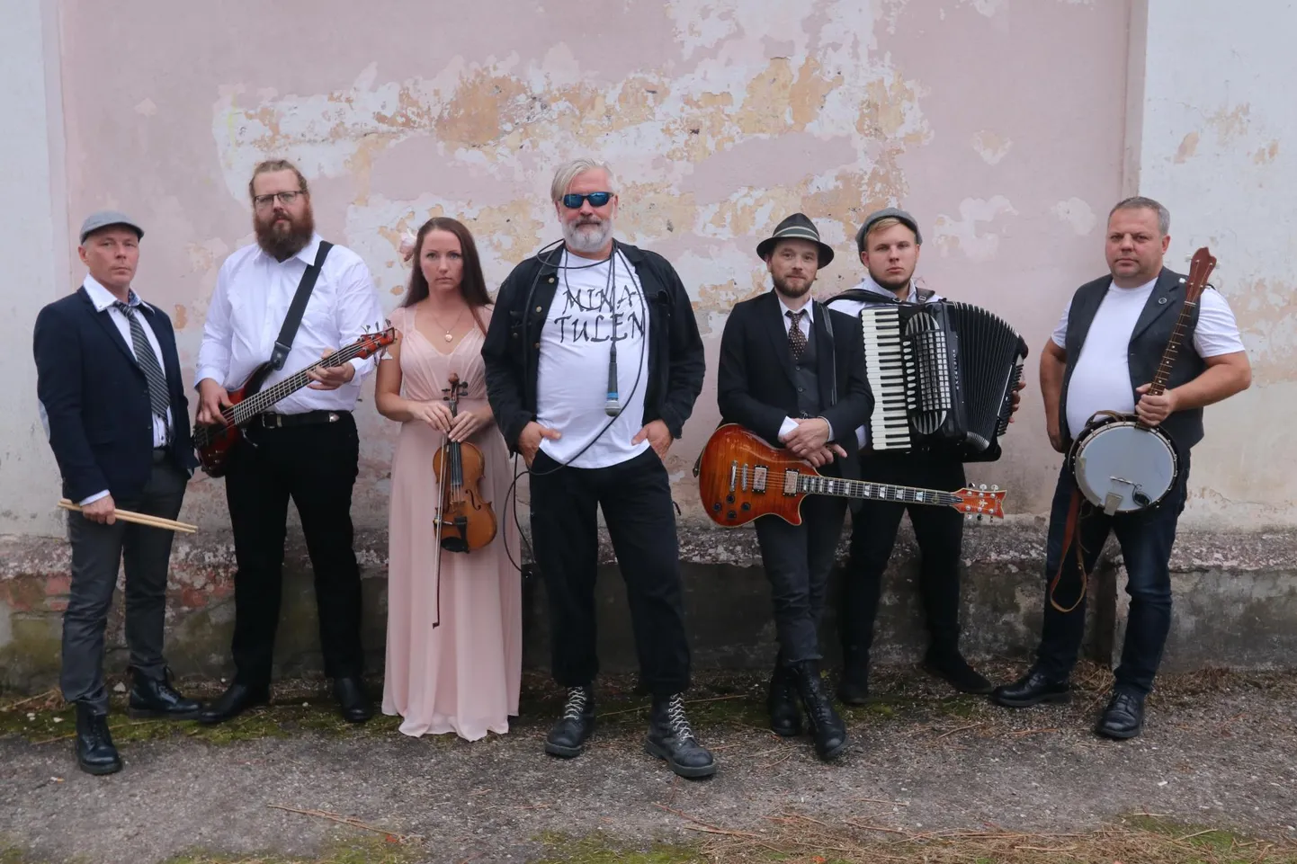 Mullu septembris alustanud August Urri moodustavad Meelis Juss, Siim Meibaum, Liina Teras, Ivo Orav, Heini Soobik, Karl-Heinrich Roots ja Argo Mägi.