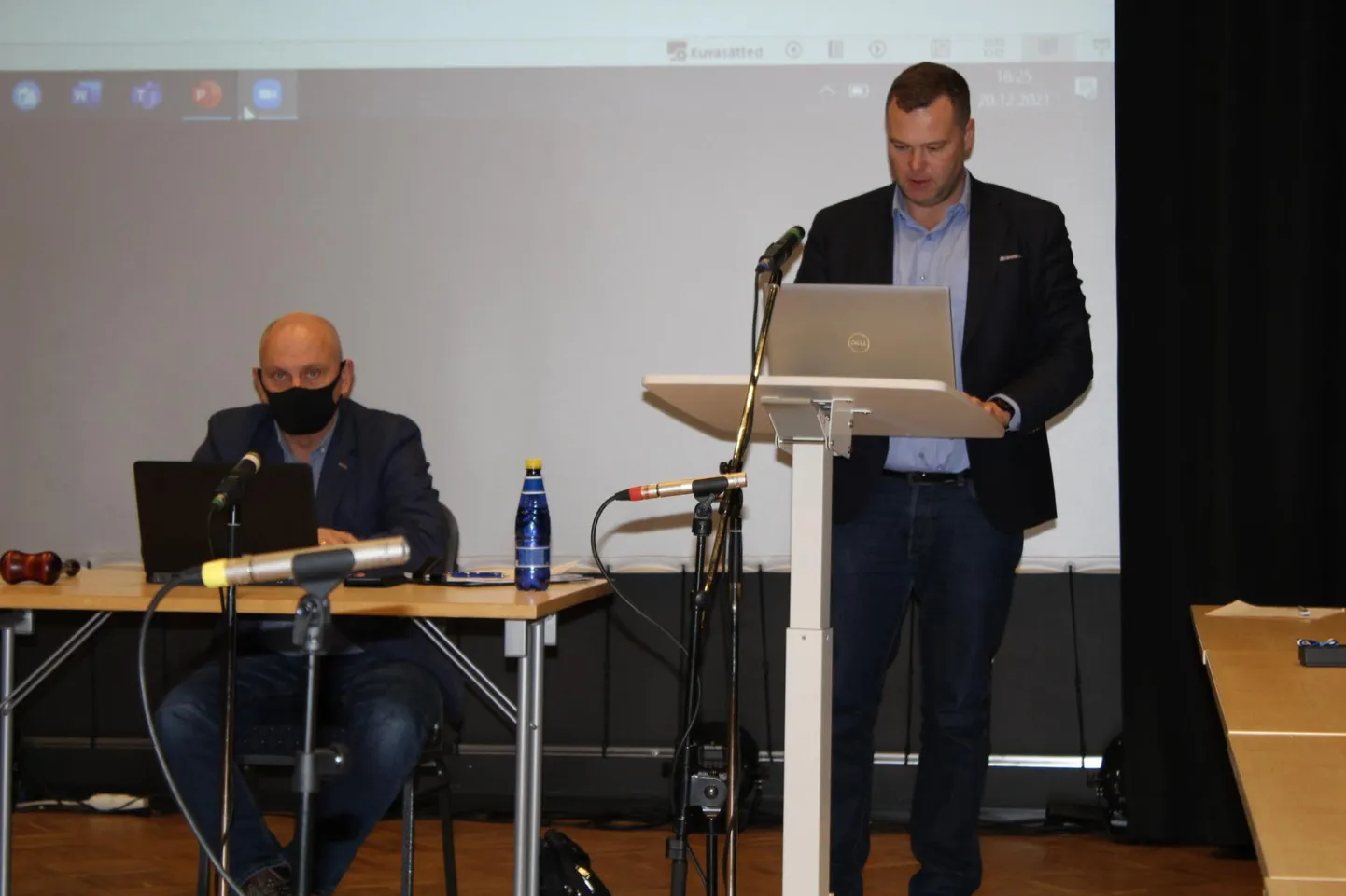Vallavolikogu esimees Alari Kirt ja vallavanem Valdo Helmelaid.