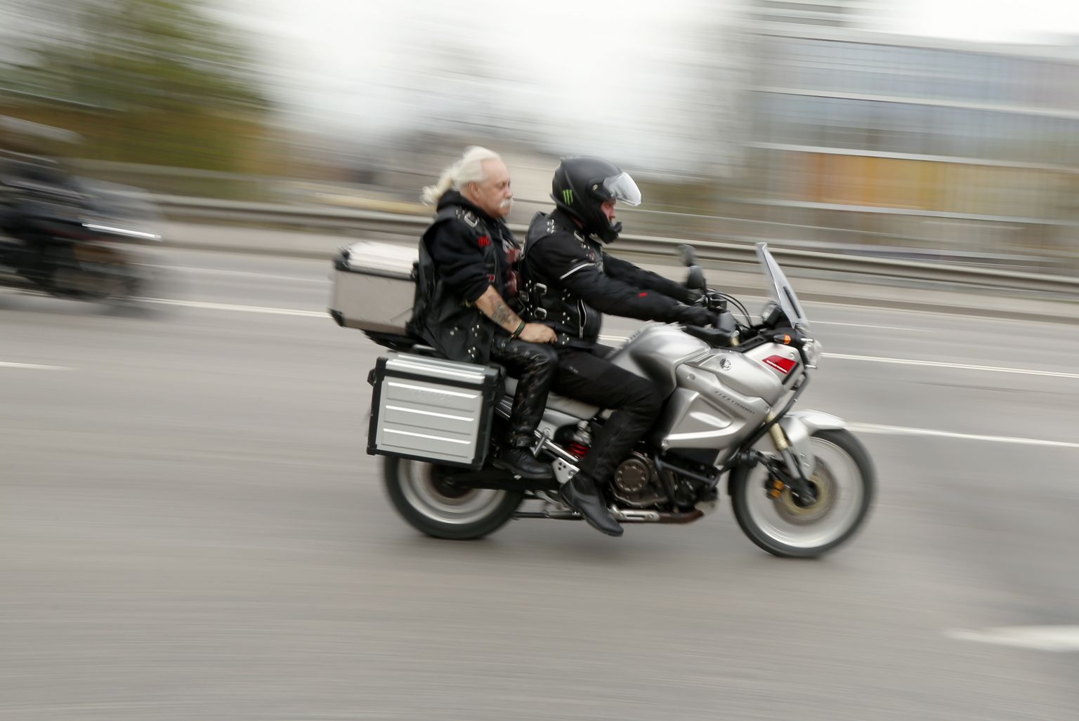Motocikls uz Vanšu tilta. Ilustratīvs attēls
