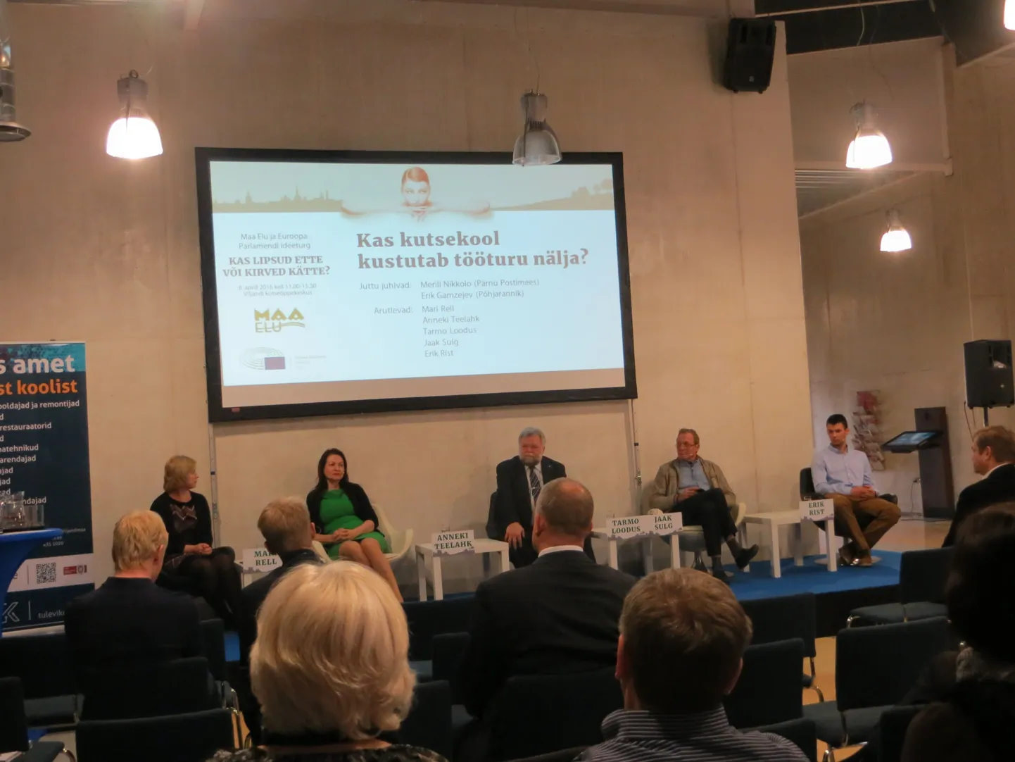 Mida ja kuidas saaks kutseharidussüsteemis muuta ning kas kutsehariduse maine vajab tõuget, selle üle diskuteerisid Viljandi kutseõppekeskuses toimunud ideeturul Praxise analüütik Mari Rell (vasakult), töötukassa Ida-Viru osakonna juhataja Anneki Teelahk, Viljandi kutseõppekeskuse direktor Tarmo Loodus, ASi Viljandi Metall juhatuse esimees Jaak Sulg ja Eesti Maaülikooli magistrant Erik Rist.