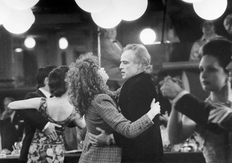Epizode no Bernardo Bertoluči drāmas "Pēdējais tango Parīzē".