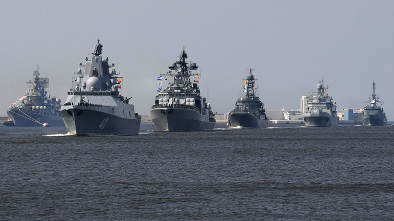 Российская эскадра, возглавляемая фрегатом «Адмирал Горшков».
