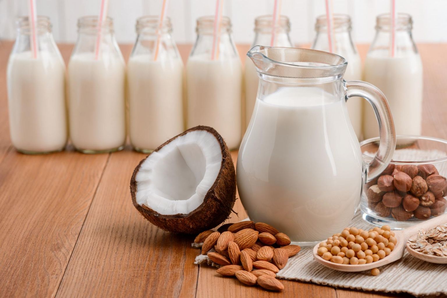 Laktoosivabad tooted nagu pähkli-, soja- ja riisipiim on tavaliste piimatoodetega võrreldes veidi magusamad, kuna laktoosi lagunemisel tekkiv glükoos ja galaktoos on laktoosist mitu korda magusamad. 