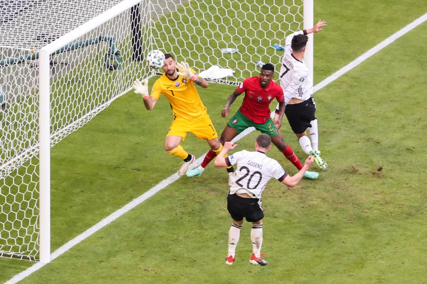 Robin Gosens (nr 20) saadab ses olukorras neljanda palli Portugali väravavõrku. Lisaks jäi tema arvele ka kaks väravasöötu.