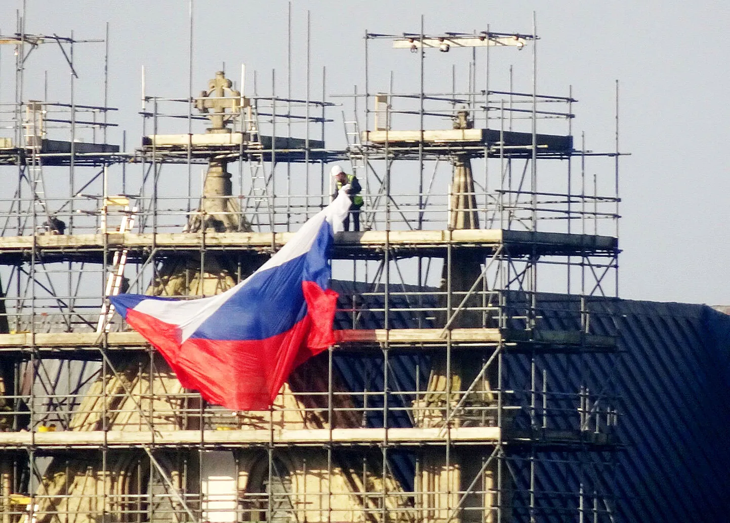Флаг на соборе в Солсбери.