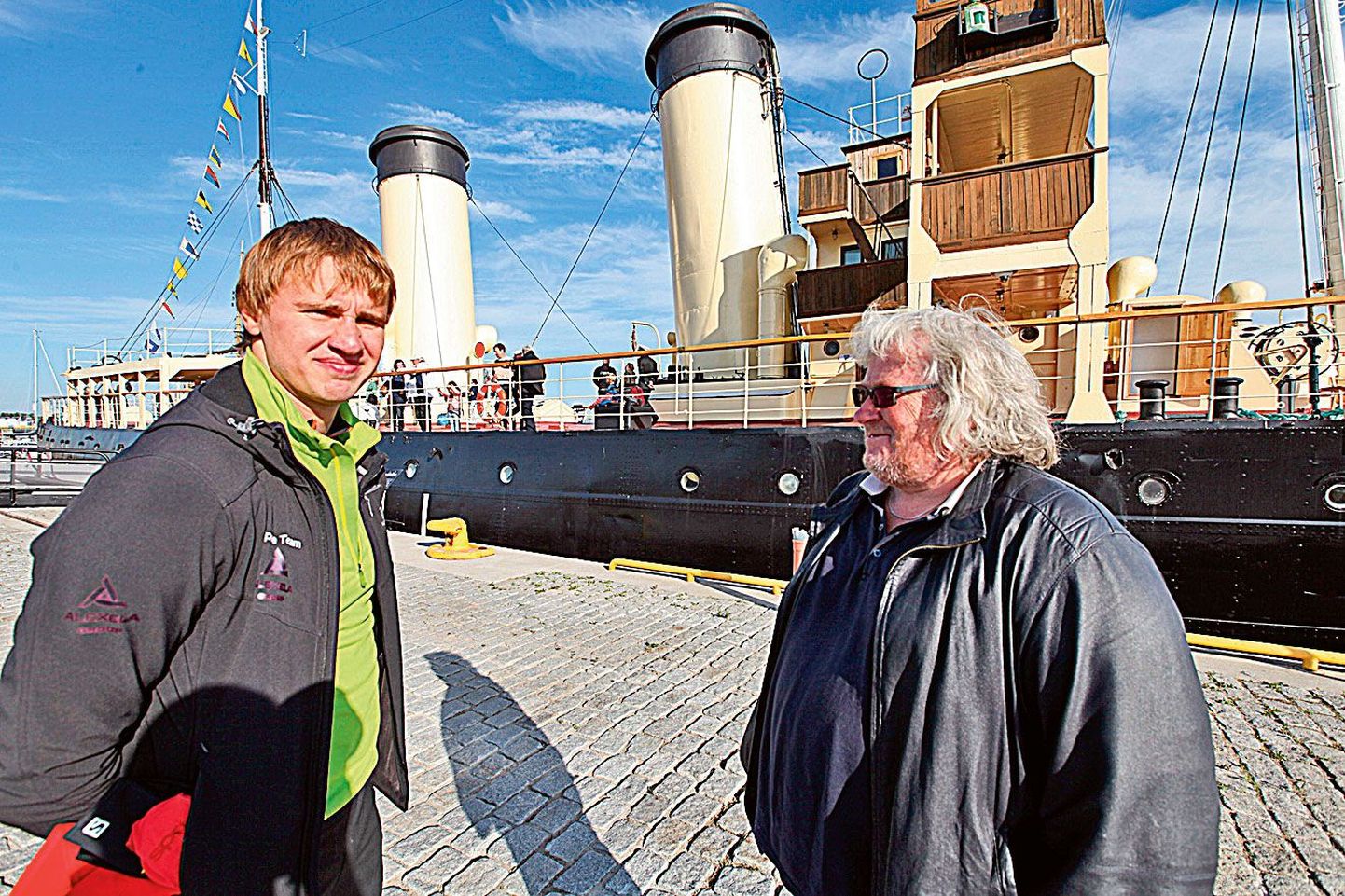 Kohe läheb regatiks: pildile jäid kahekordne maailmameister epeevehklemises Nikolai Novosjolov ja meremuuseumi direktor Urmas Dresen.