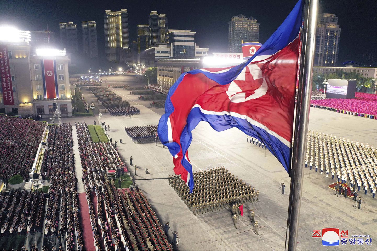 Põhja-Korea 75. aastapäevale pühendatud paraad.