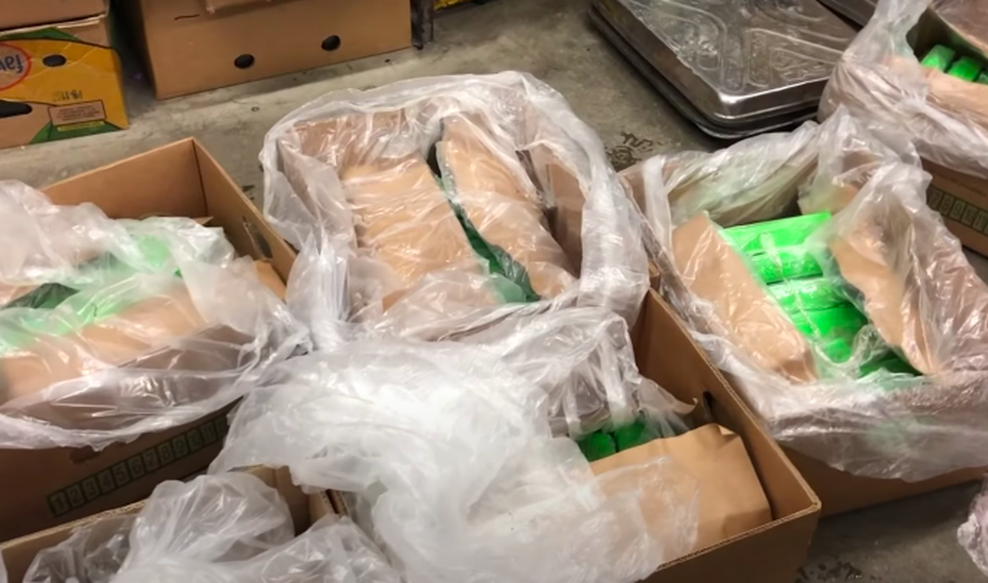 Banānu kastes, kurās atrasti 168 kilogrami narkotisko vielu.