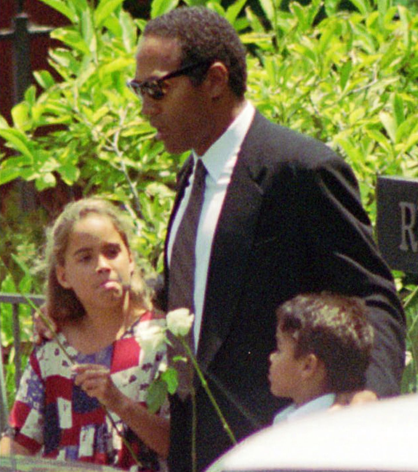 1994. aasta juuni: O.J. Simpson koos tütre Sydney ja poja Justiniga.