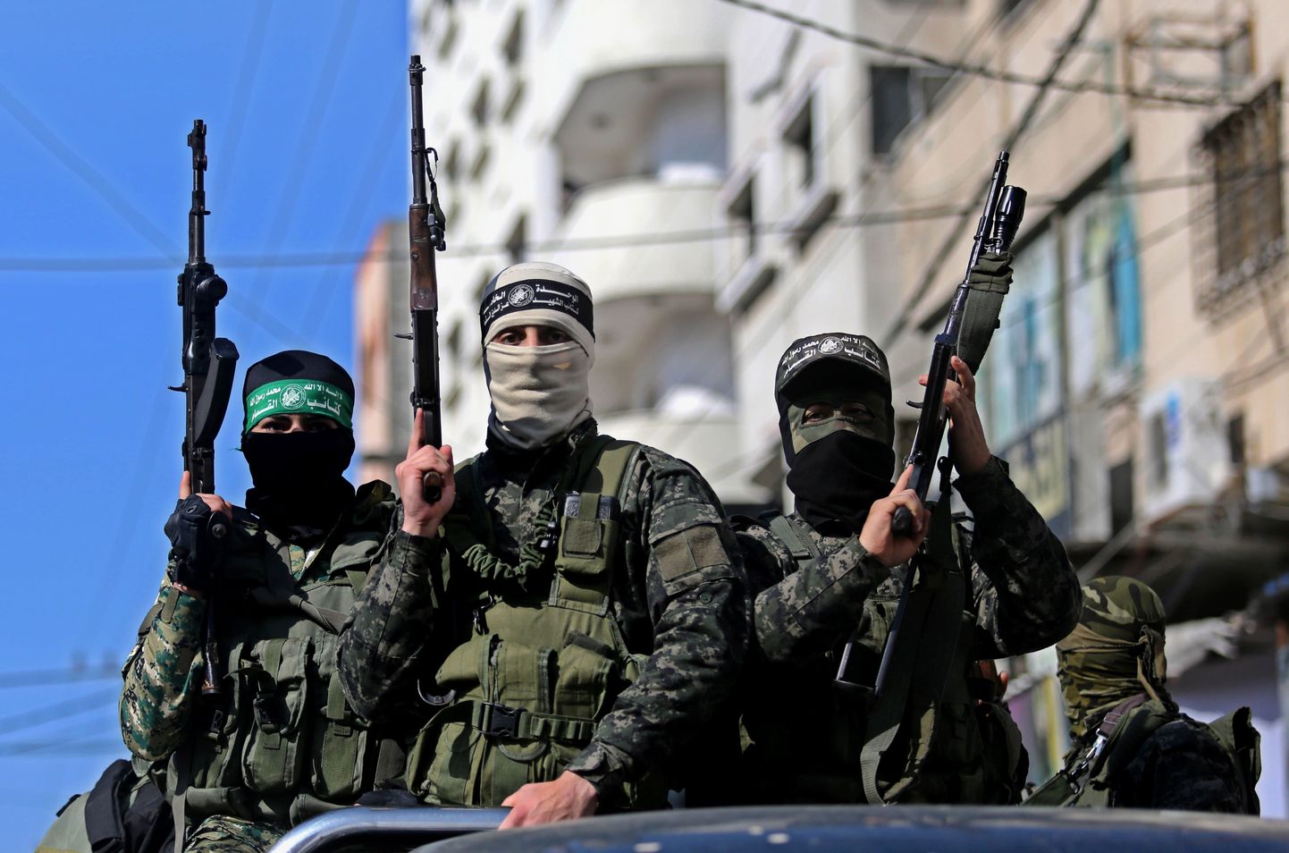 Hamasi võitlejad liider Imad al-Alami matustel.