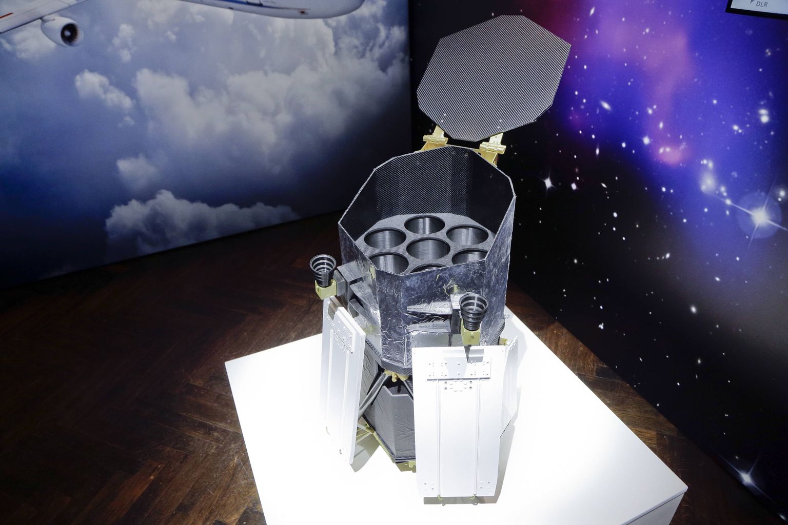 Saksamaa Max Plancki maavälise füüsika instituudi kosmoseuurimise röntgenseade eROSITA mudel. eROSITA on osa Vene-Saksa kosmoseobservatooriumist Spektr-RG, millel on ka Vene teleskoop ART-XC
