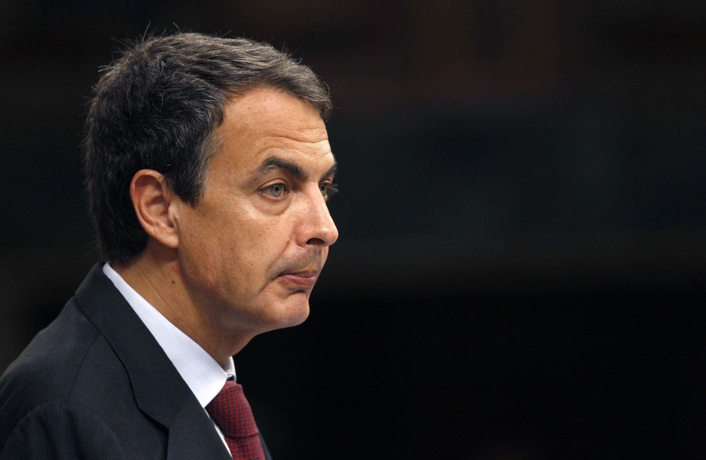 Hiapaania peaminister Jose Luis Rodriguez Zapatero püüab kärpida kulutusi.