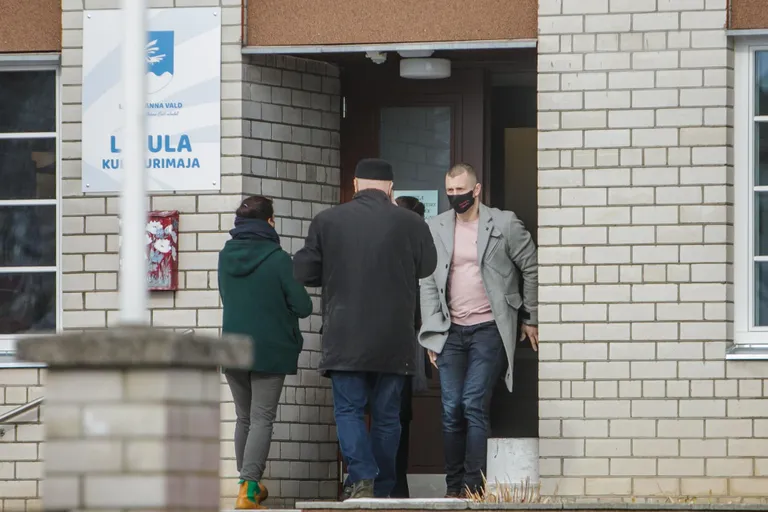 Lääneranna volikogu esimees Rait Maruste ei lubanud Lihula kultuurikeskuses toimunud istungile kõrvalisi isikuid. Kinniseks oli kuulutatud istung valla kodulehel juba enne seda, kui volikogu oli vastava otsuse häälteenamusega vastu võtnud.