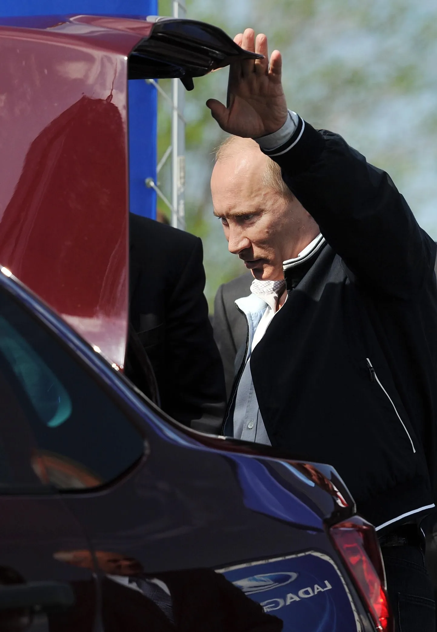 Putin uue Ladaga tutvumas