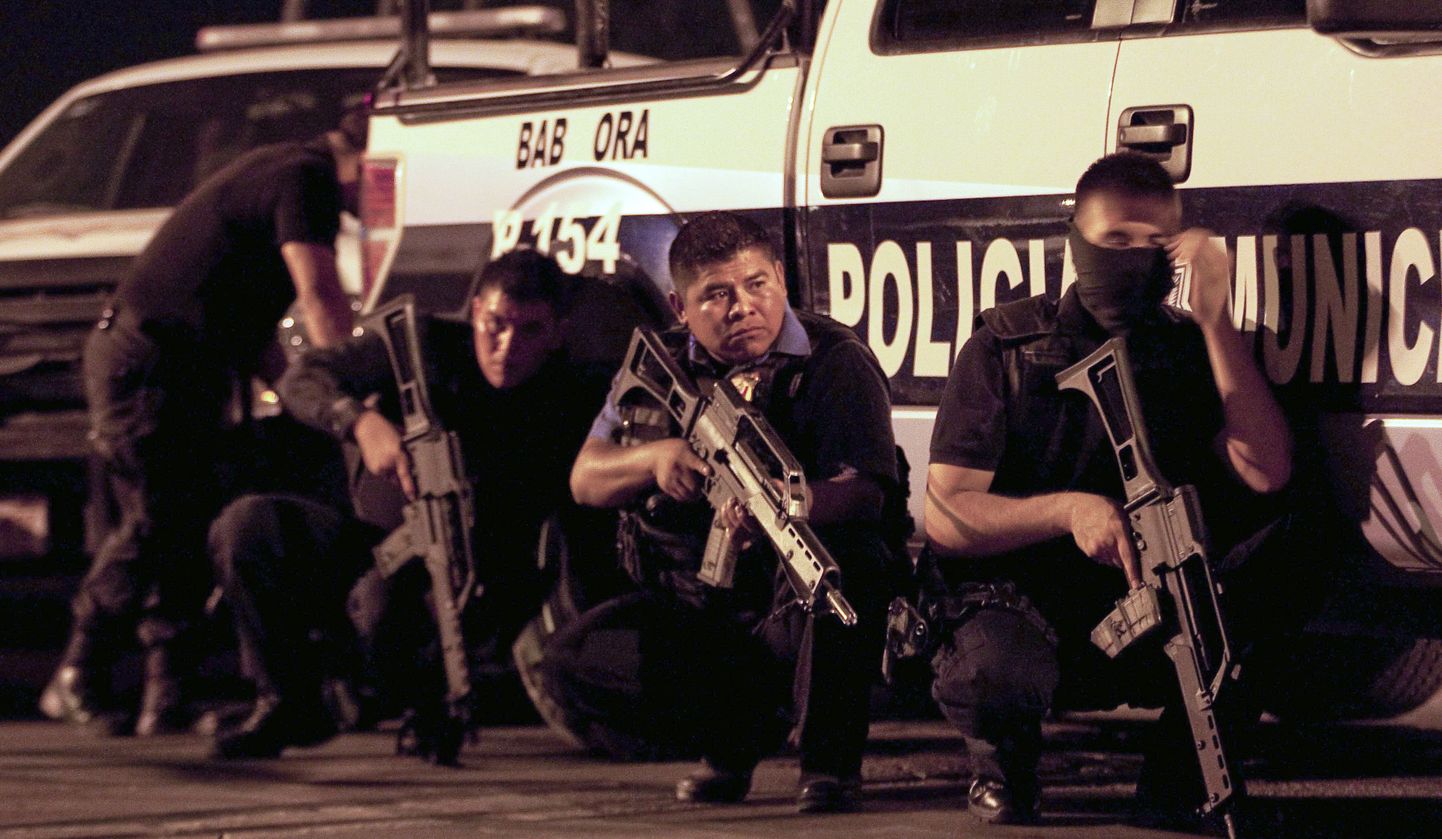 Mexico politsei positsioone hõivamas