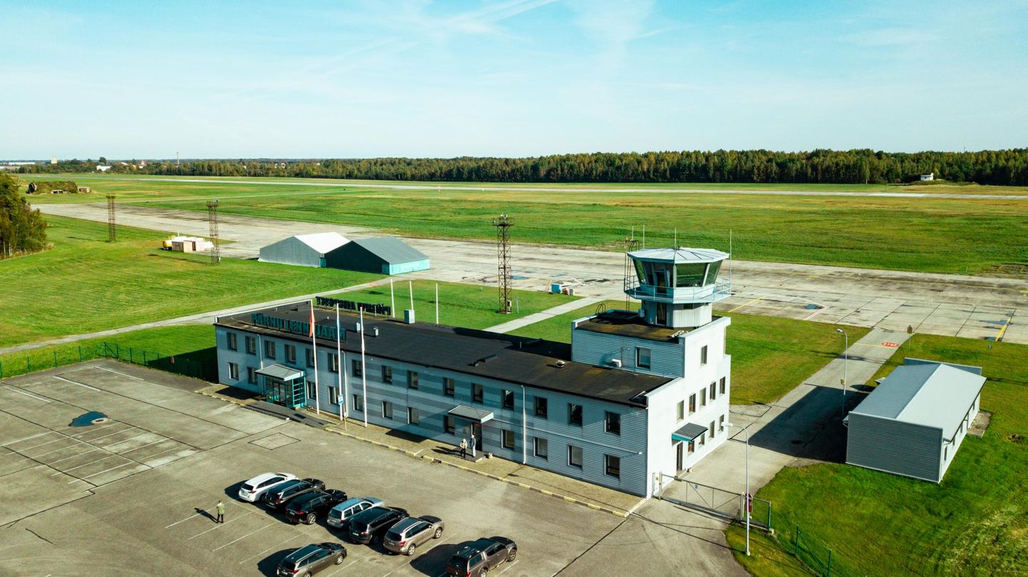 Pärnu lennujaama omanikfirma AS Tallinna Lennujaama juhatuse liige Einari Bambuse ütlust mööda on firma kindel, et Pärnu lennujaam renoveeritakse.