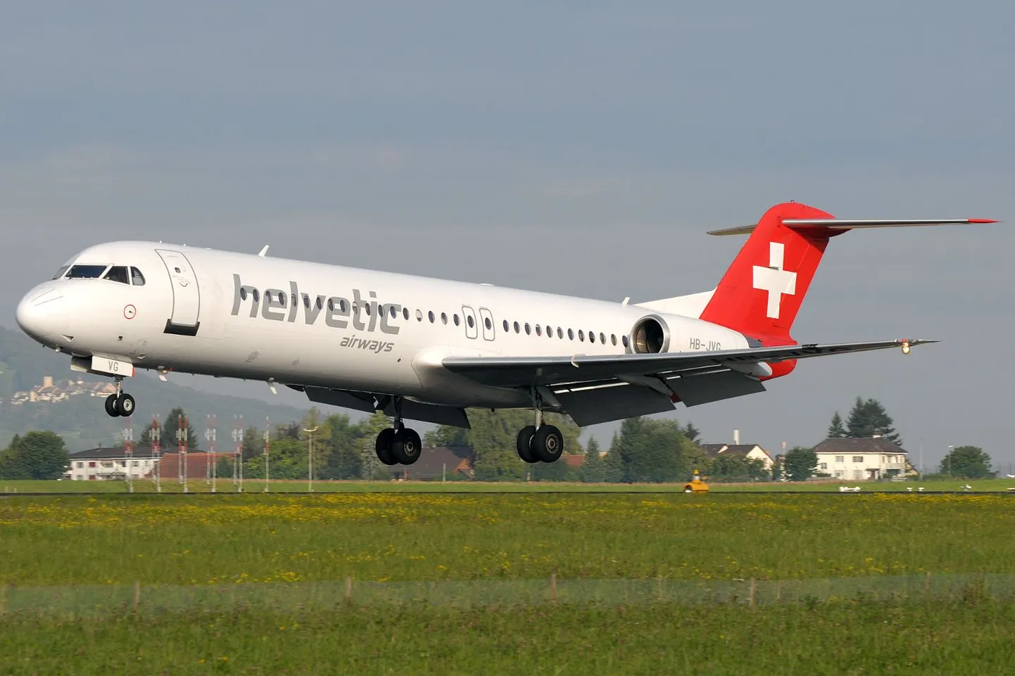 Helvetic Airwaysi Fokker 100 reisilennuk.