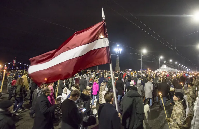 Tautas gājiens pēc Nacionālo bruņoto spēku parādes Lāčplēša dienā, 2019. gadā.
