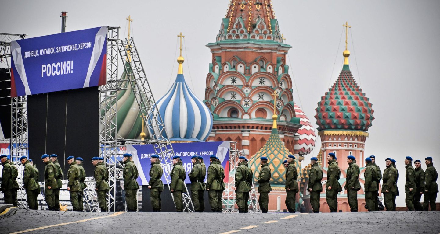 Krievijas karavīri Sarkanajā laukumā.